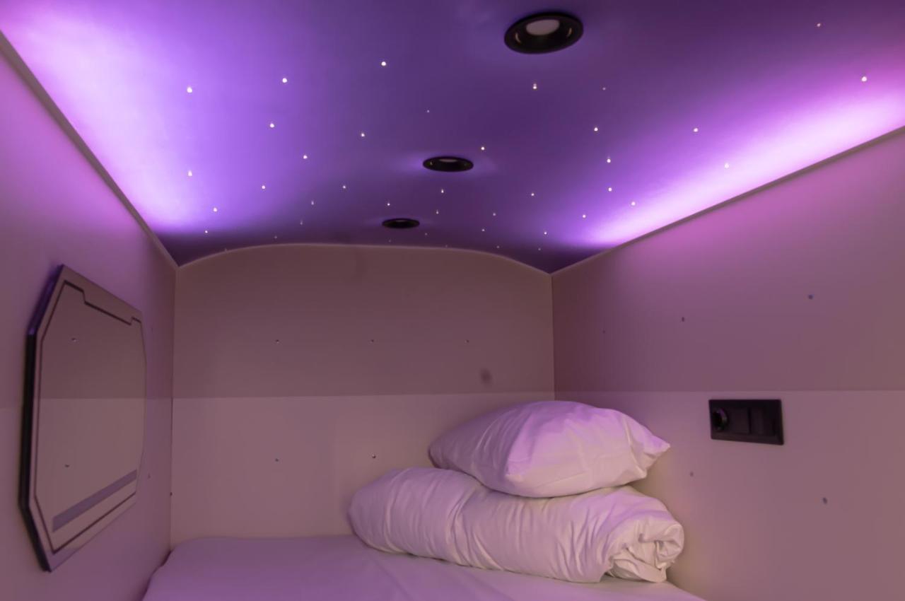 Av-2 Capsule Hotel Kiev Exterior foto